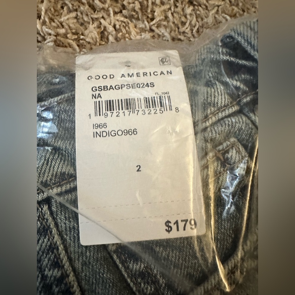 GOOD AMERICAN- GOOD EXTREME BARREL JEANS - Picture 7 of 7